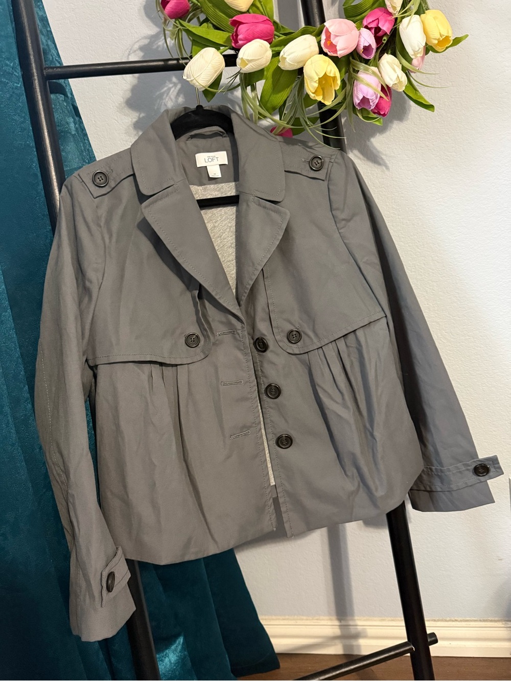 😍Gorgeous Vintage LOFT Women's Gray Button-Front Short Trench Jacket